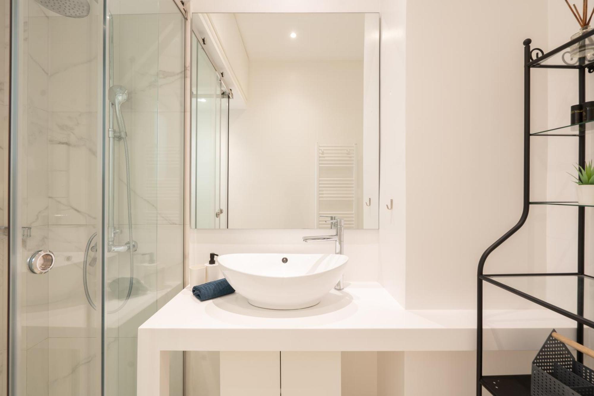 Sophisticated Modern Apt In Athens Center Exteriér fotografie